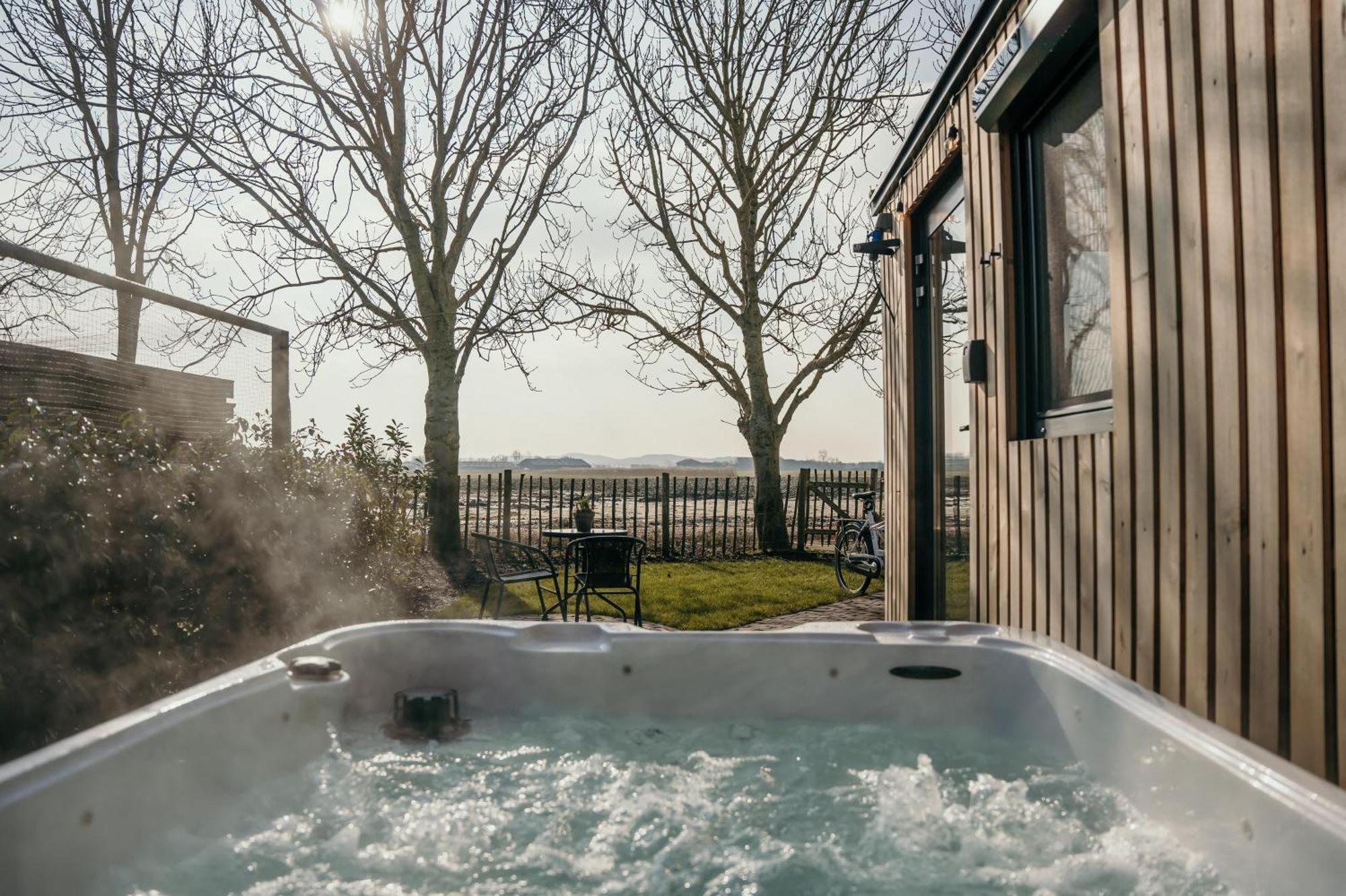 Luxe Tiny House Incl Jacuzzi En Strandhuisje In Zomerseizoen Meliskerke Buitenkant foto