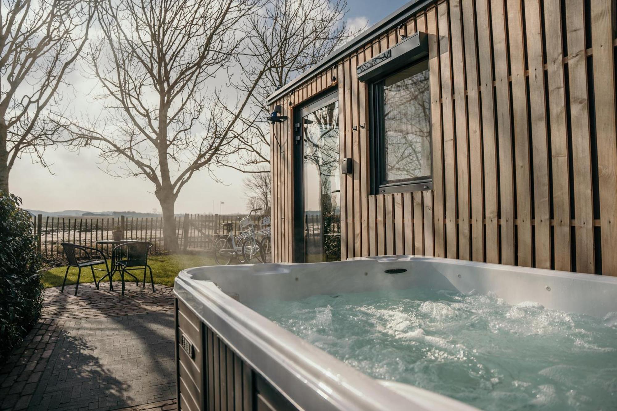 Luxe Tiny House Incl Jacuzzi En Strandhuisje In Zomerseizoen Meliskerke Buitenkant foto